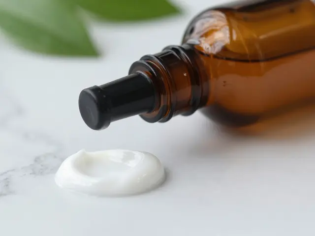 Retinol: Kompletní průvodce, jak ho správně používat pro mladistvou pleť